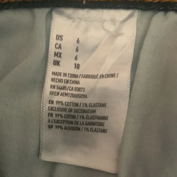 American Eagle - Super Stretch Midi Short - Size 6 - Picture 4 of 4